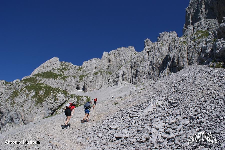 10 Verso la grotta dei pagani.jpg